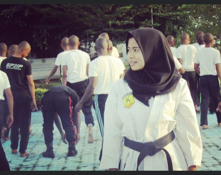 KARATE : SANTI RACHMAN SUKSES BAWA TIMNYA RAIH 1 EMAS, 2 PERAK dan 3 PERUNGGU DALAM KEJURWIL KARATEKA INKAI ZONA V DI SULTRA