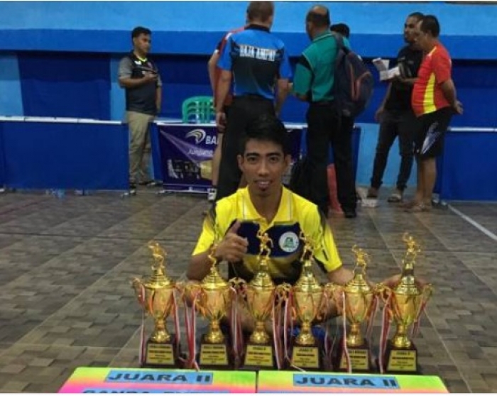 PANEN 6 MEDALI; JUSRIANTO AS (DOSEN PENJAS FKIP UNIMUDA) MENANGKAN KEJUARAAN TENIS MEJA RAJA II SE PAPUA - PAPUA BARAT