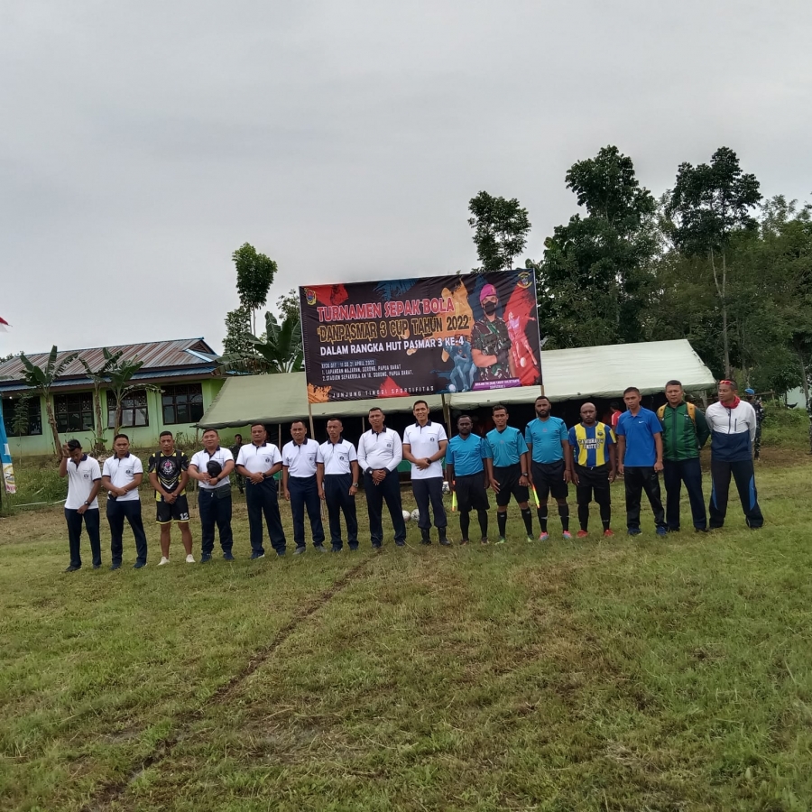 SEPAKBOLA : Mahasiswa Penjas Dipercaya Menjadi Wasit Turnamen Sepak Bola DANPASMAR CUP 3 Tahun 2022